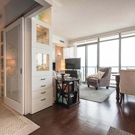 Stunning Condo With Fantastic View Of The City! Торонто Екстериор снимка