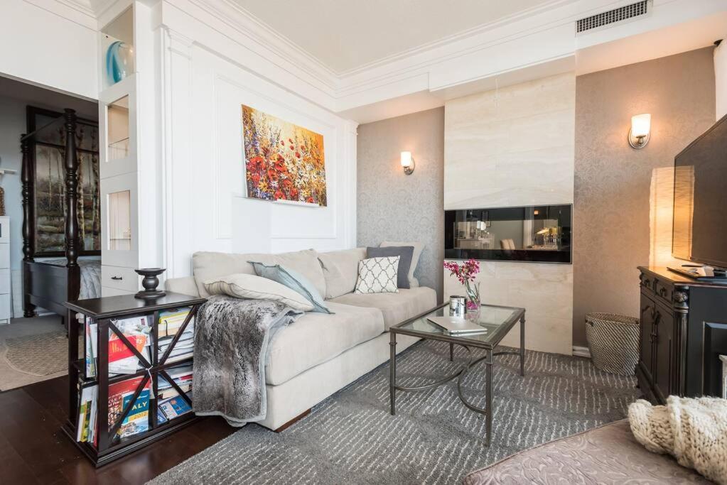Stunning Condo With Fantastic View Of The City! Торонто Екстериор снимка
