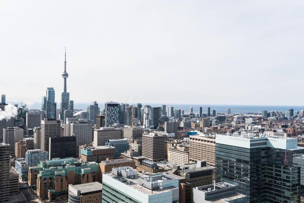 Stunning Condo With Fantastic View Of The City! Торонто Екстериор снимка
