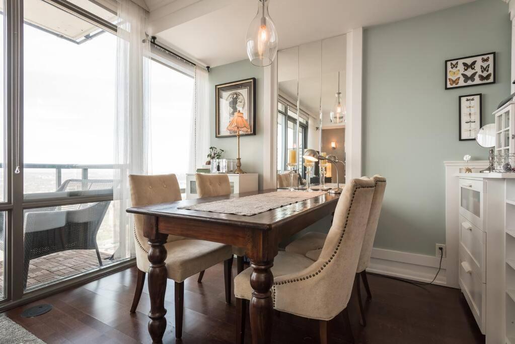 Stunning Condo With Fantastic View Of The City! Торонто Екстериор снимка