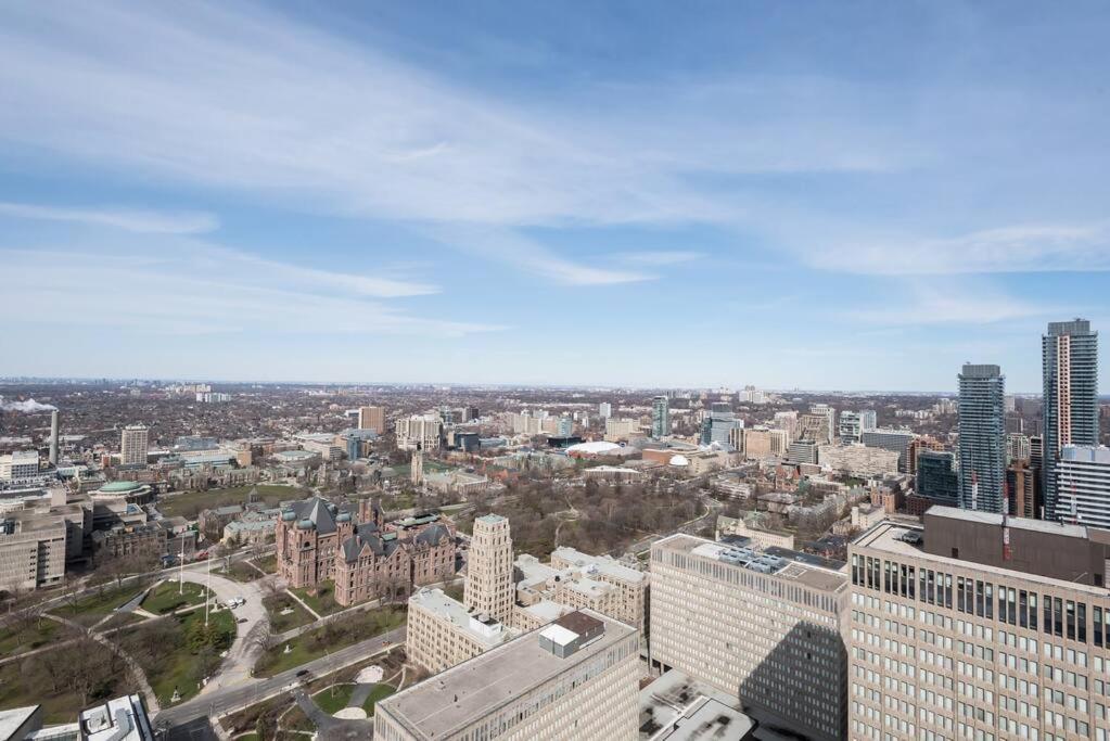 Stunning Condo With Fantastic View Of The City! Торонто Екстериор снимка